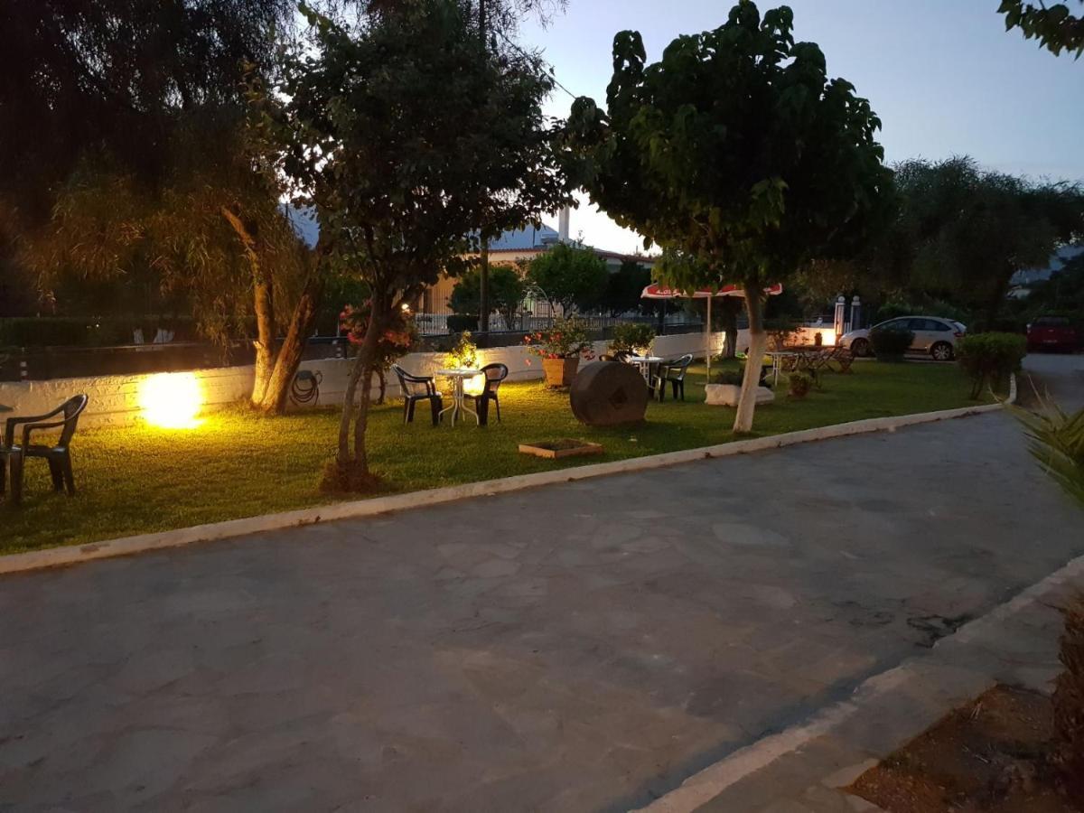 Aparthotel To Kyma à Amarynthos Extérieur photo